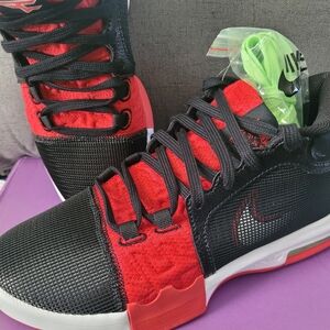 New Nike Black and Red LeBron Witness Basketball Sneakers Men's Size 8